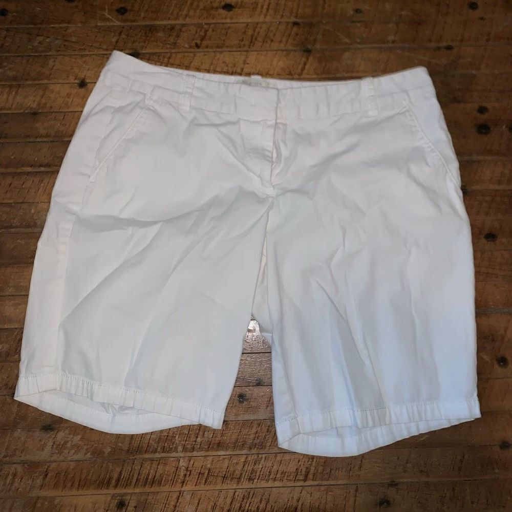 J Crew off white preppy classic size 6 normcore Bermuda shorts